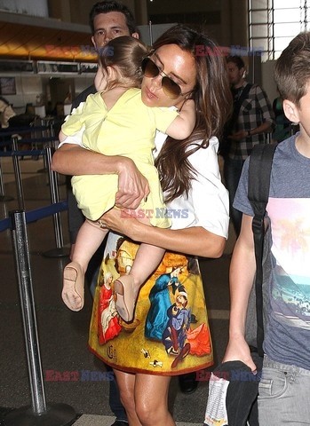 Victoria Beckham z dziećmi na lotnisku