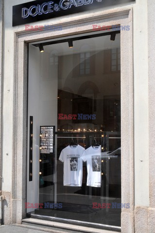 Dolce and Gabbana sell t-shirts for the Lionel Messi Foundation