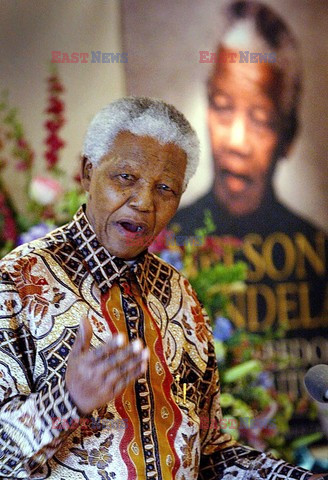 Nelson Mandela walczy o życie w szpitalu