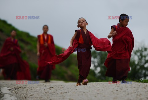 Mnisi z Bhutanu - AFP