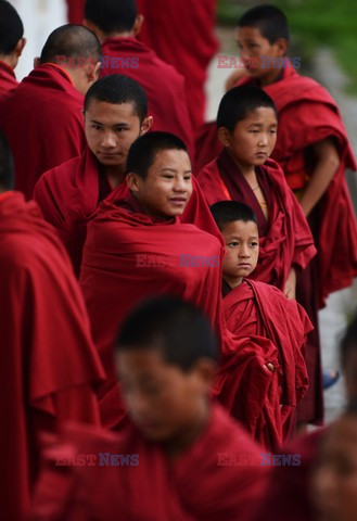 Mnisi z Bhutanu - AFP