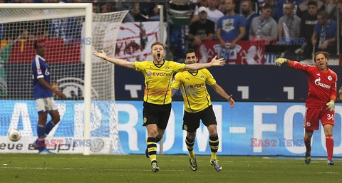 Jakub Blaszczykowski celebrate after scoring while Schalke