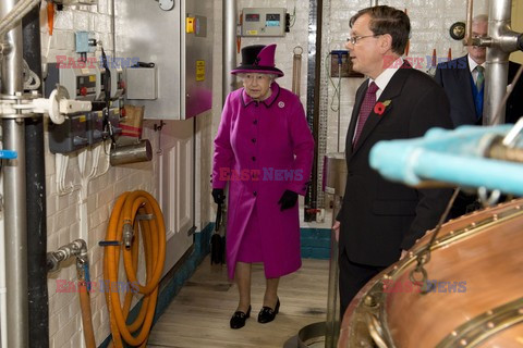 Królowa Elżbieta w sklepie rybnym