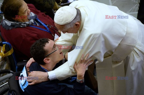 Pope Francis recives a caress from a disabled man 