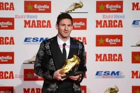 Lionel Messi poses after receiving his Golden Boot 2013 award