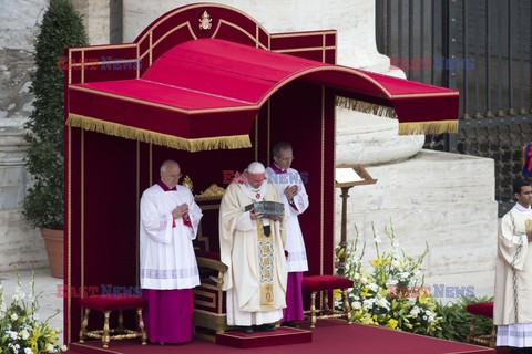 Papież pokazał relikwie św. Piotra