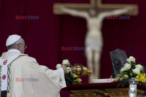 Vatican shows bones of Saint Peter 