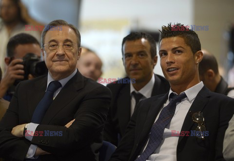 Cristiano Ronaldo smiles after signing the renewal of his contract 