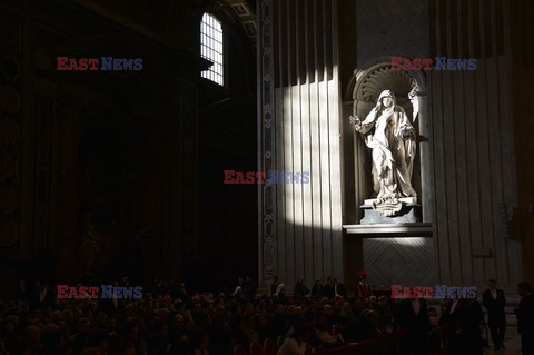 Papież Franciszek odprawia mszę w Święto Objawienia Pańskiego