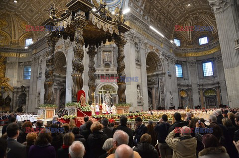 Papież Franciszek odprawia mszę w Święto Objawienia Pańskiego