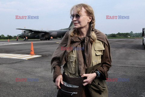 Mia Farrow during a visit to an Amazonic area 