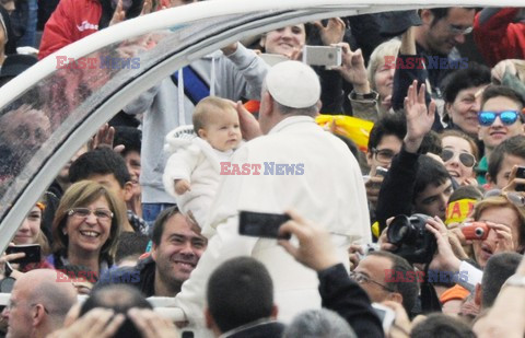 Papież Franciszek - audiencja generalna na placu świętego Piotra