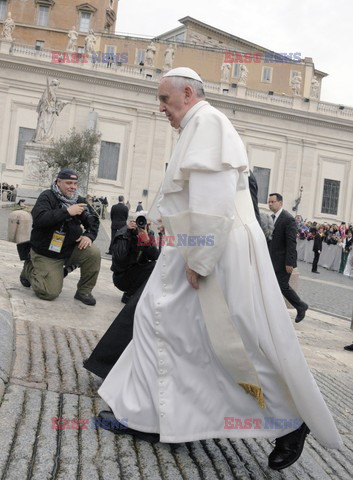 Papież Franciszek - audiencja generalna na placu świętego Piotra