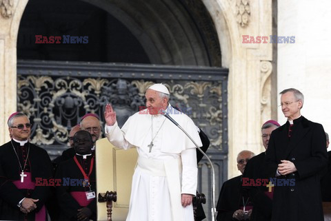 Papież Franciszek - audiencja generalna na placu świętego Piotra