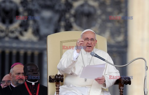 Papież Franciszek - audiencja generalna na placu świętego Piotra