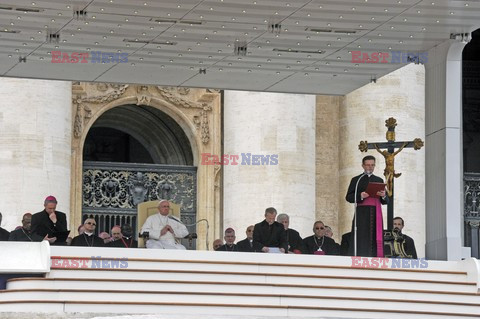 Papież Franciszek - audiencja generalna na placu świętego Piotra