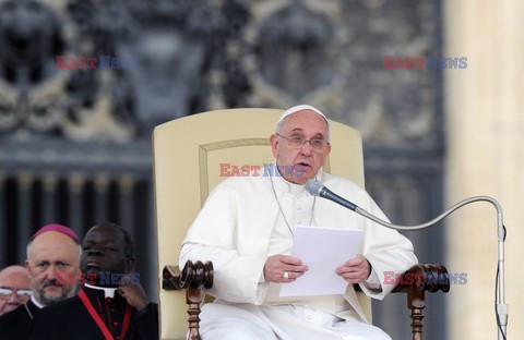 Papież Franciszek - audiencja generalna na placu świętego Piotra