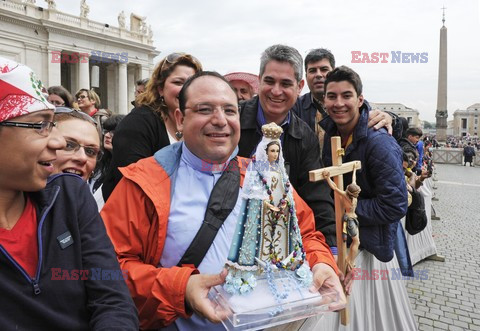 Papież Franciszek - audiencja generalna na placu świętego Piotra