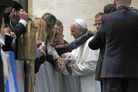 Papież Franciszek - audiencja generalna na placu świętego Piotra