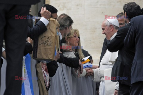 Papież Franciszek - audiencja generalna na placu świętego Piotra