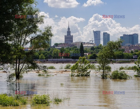 Wisła przekroczyła stan alarmowy w Warszawie