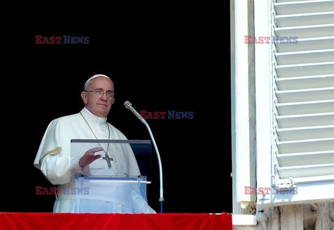 Papież Franciszek podczas modlitwy Anioł Pański