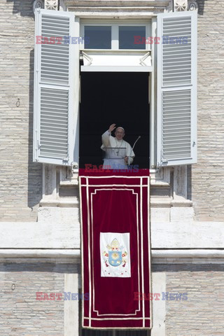 Papież Franciszek podczas modlitwy Anioł Pański