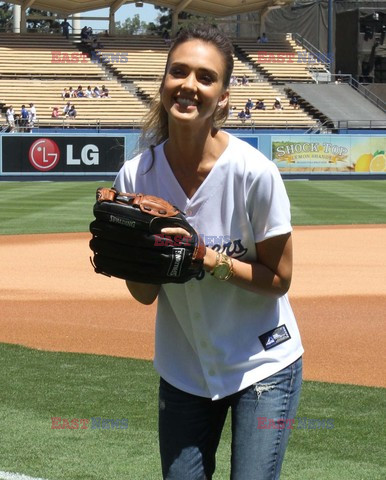 Jessica Alba na meczu baseballa