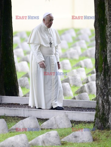 Papież Franciszek na cmentarzu w Fogliano di Redipuglia