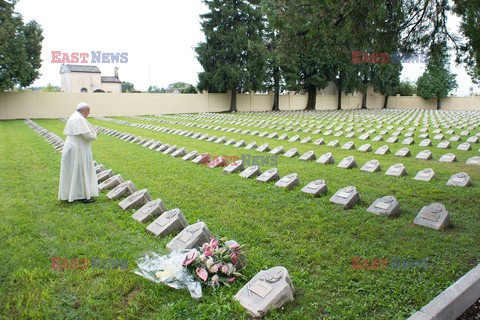 Papież Franciszek na cmentarzu w Fogliano di Redipuglia