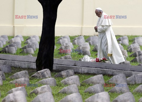 Papież Franciszek na cmentarzu w Fogliano di Redipuglia