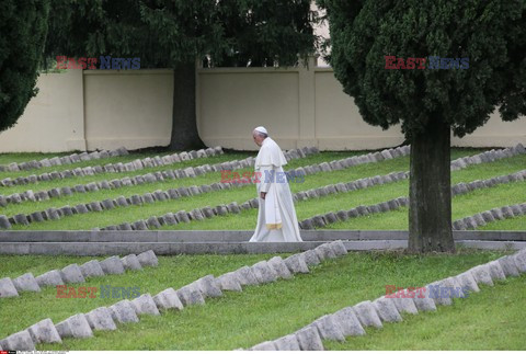 Papież Franciszek na cmentarzu w Fogliano di Redipuglia