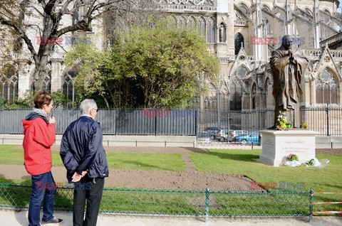 Pomnik Jana Pawła II w sercu Paryża