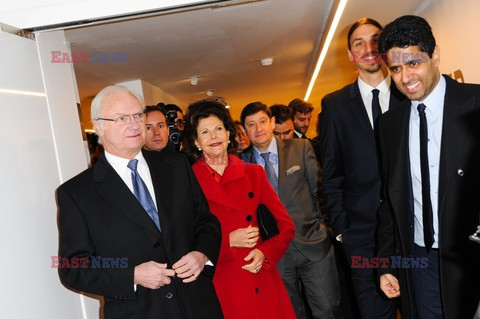 Król Gustaf i królowa Silvia na stadionie PSG