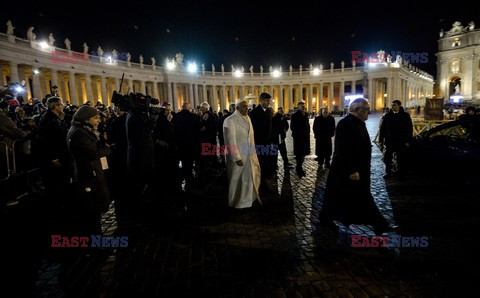 Papież Franciszek podczas nieszporów za kończący się rok