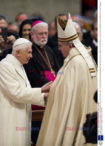 Pope Emeritus Benedykt XVI na wręczeniu biretów nowym kardynałom