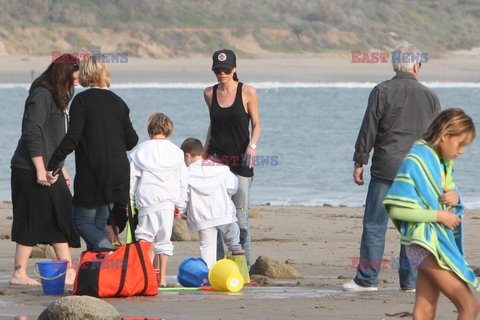 Victoria Beckham z rodziną na plaży