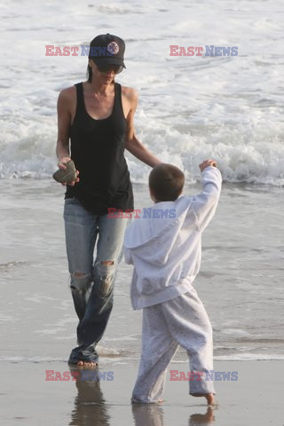 Victoria Beckham z rodziną na plaży