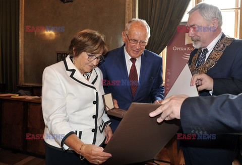 Opera Krakowska i Sobieslaw Zasada z Medalami Cracoviae Merenti