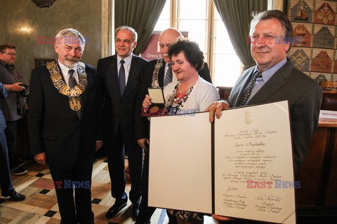 Opera Krakowska i Sobieslaw Zasada z Medalami Cracoviae Merenti