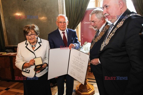 Opera Krakowska i Sobieslaw Zasada z Medalami Cracoviae Merenti