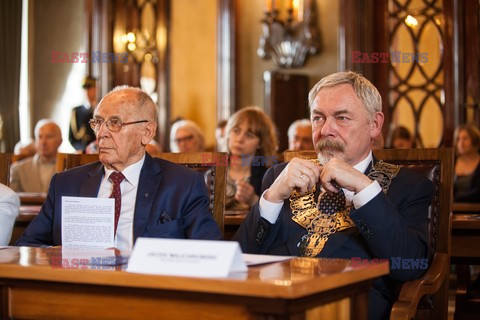 Opera Krakowska i Sobieslaw Zasada z Medalami Cracoviae Merenti