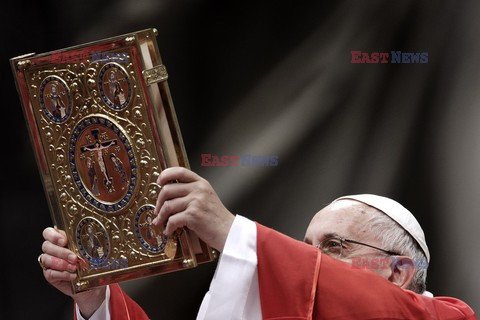 Papiez Franciszek podczas mszy w Watykanie