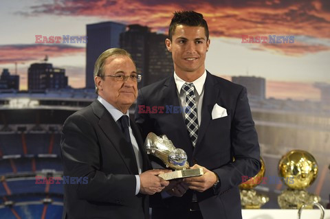 Cristiano Ronaldo z trofeum najlepszego strzelca Realu Madryt