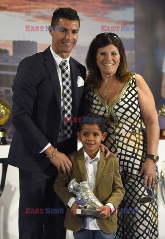 Cristiano Ronaldo z trofeum najlepszego strzelca Realu Madryt