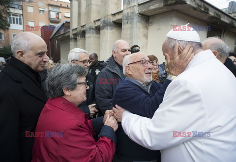 Papież Franciszek z wizytą w domu opieki