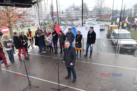 Demonstracja KOD w obronie Lecha Wałęsy w Warszawie