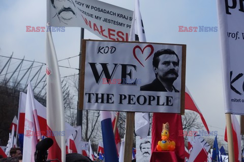 Demonstracja KOD w obronie Lecha Wałęsy w Warszawie