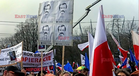 Demonstracja KOD w obronie Lecha Wałęsy w Warszawie