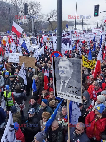 Demonstracja KOD w obronie Lecha Wałęsy w Warszawie